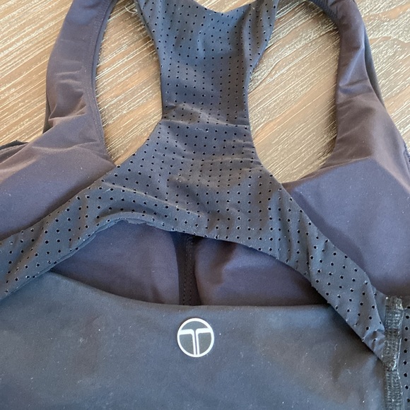 Trina Turk racer back style workout top in size small.  Built in cups. - Picture 8 of 11